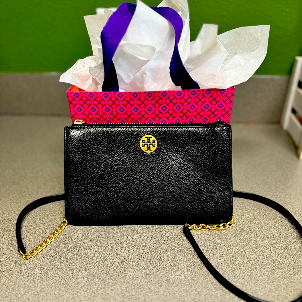 Tory Burch
Kira Pebbled Leather Top-Zip Crossbody Bag- LIKE NEW